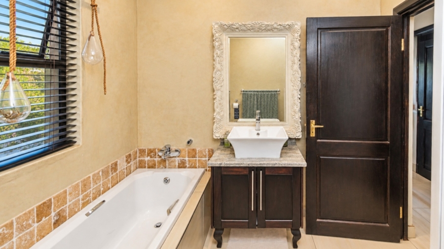 5 Bedroom Property for Sale in Xanadu Nature Estate North West